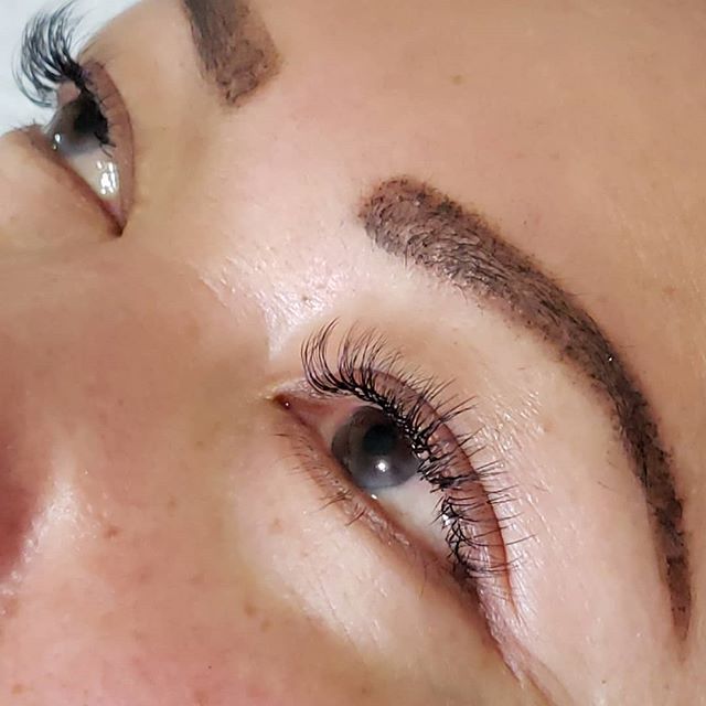 American volume lash extensions close-up — Lashmajick